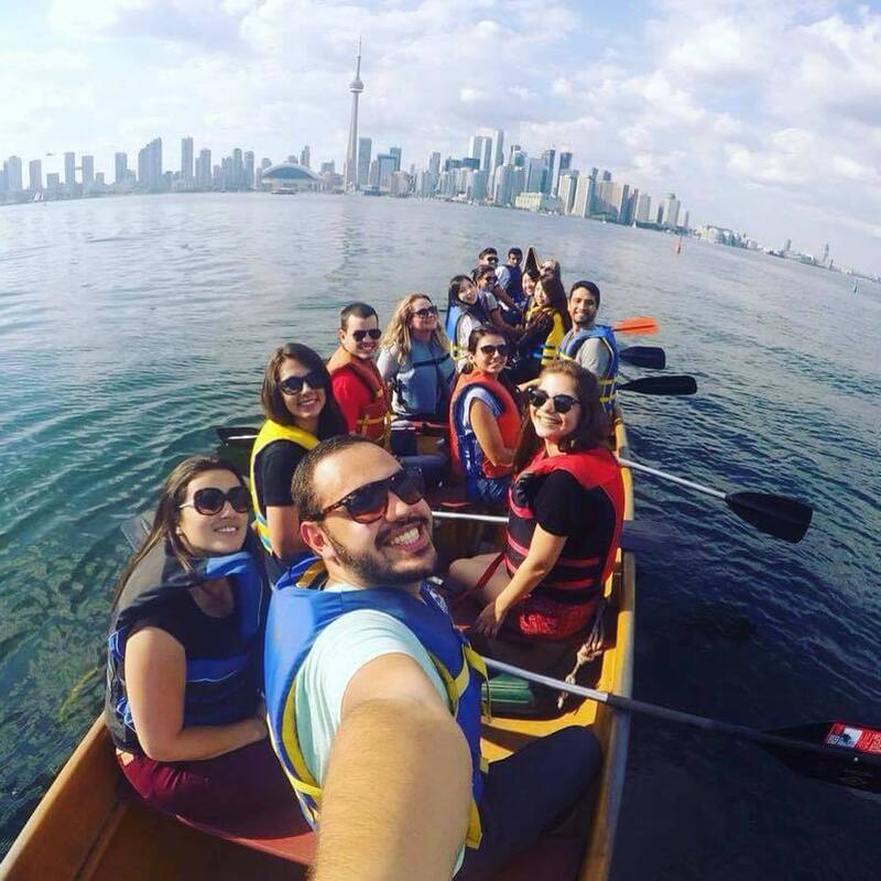 paddling canoe on toronto islands for a team building activity