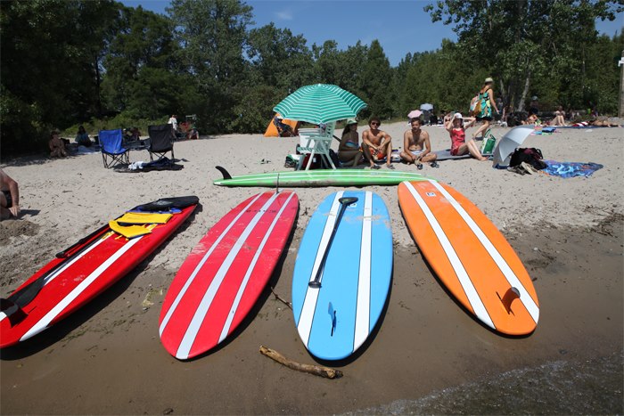 the toronto islands sandy beaches and sup paddle boarders go hand in hand together
