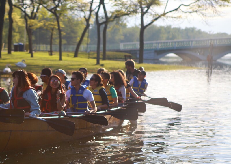 paddling canoes at the centre islands for groups and families as a weekend activity in toronto